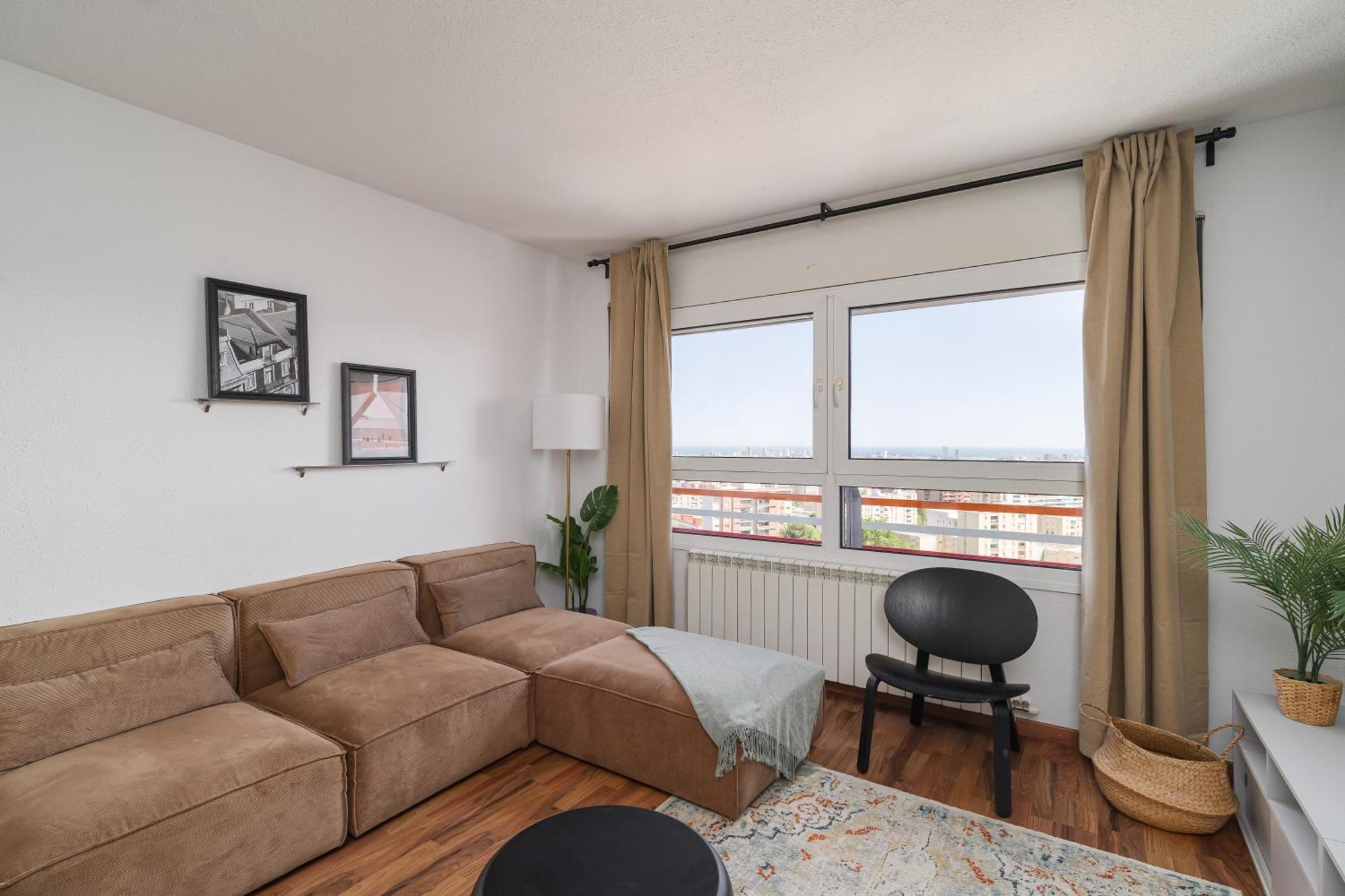 Bright With Amazing Views Apartamento